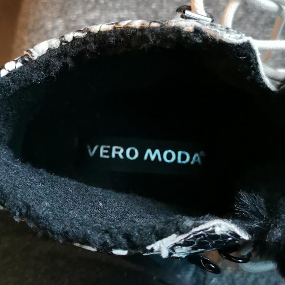 Snake print hiking boots - Picture 4 of 5